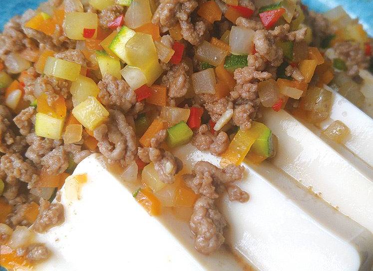 Tofu, Hackfleisch und Gemüse