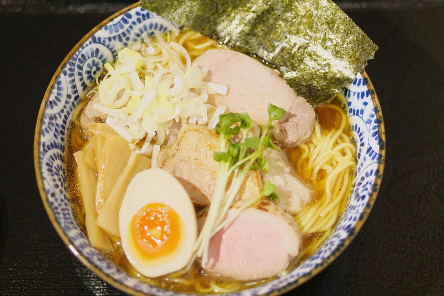 eine Schüssel Ramen von oben