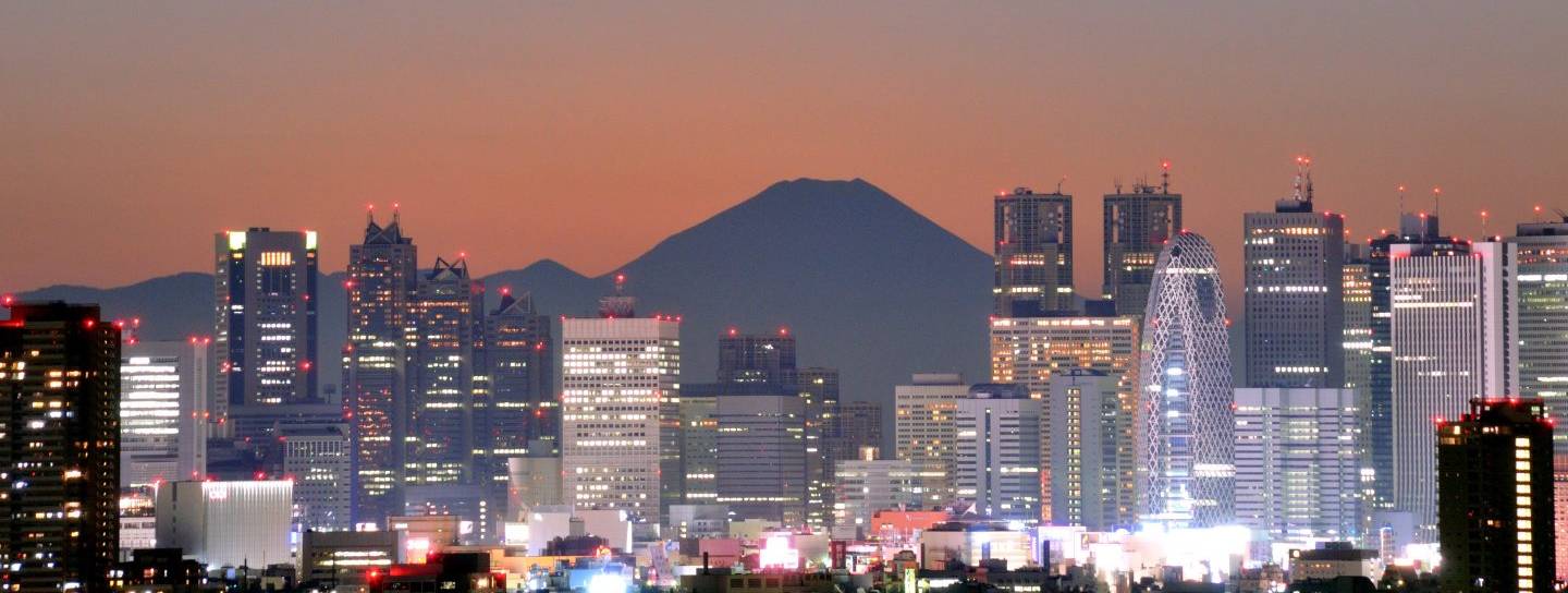 Tōkyō mit dem Fujisan im Hintergrund