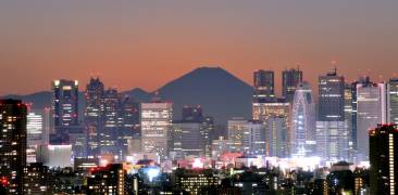 Tōkyō mit dem Fujisan im Hintergrund