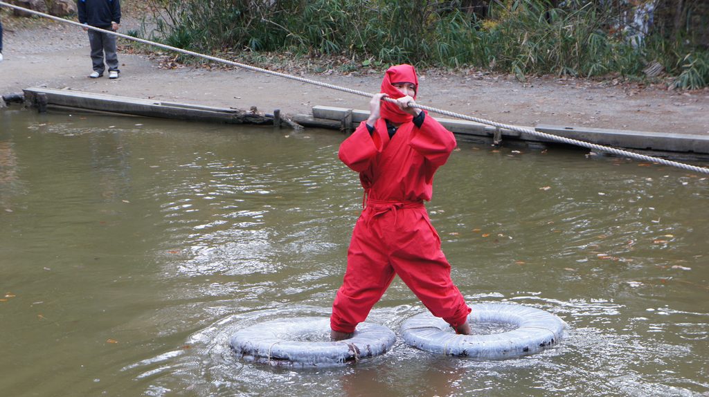 Ninja-Nachahmer im Fluss