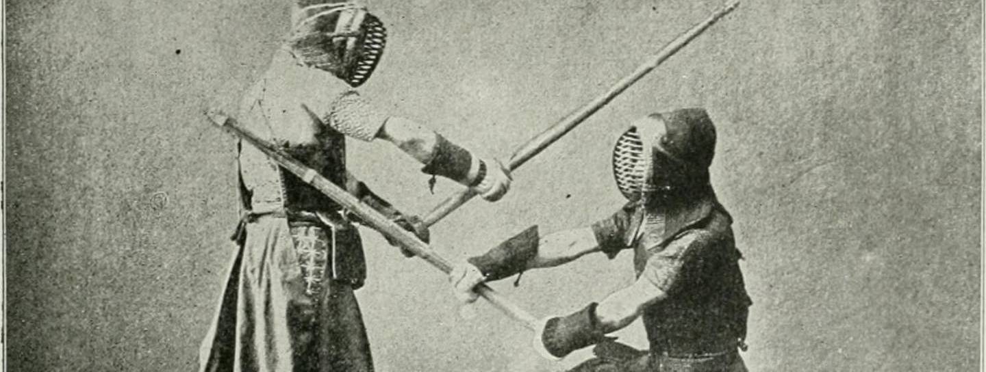 zwei japanische schwertkämpfer mit masken