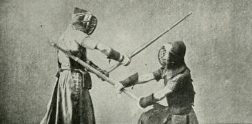 zwei japanische schwertkämpfer mit masken