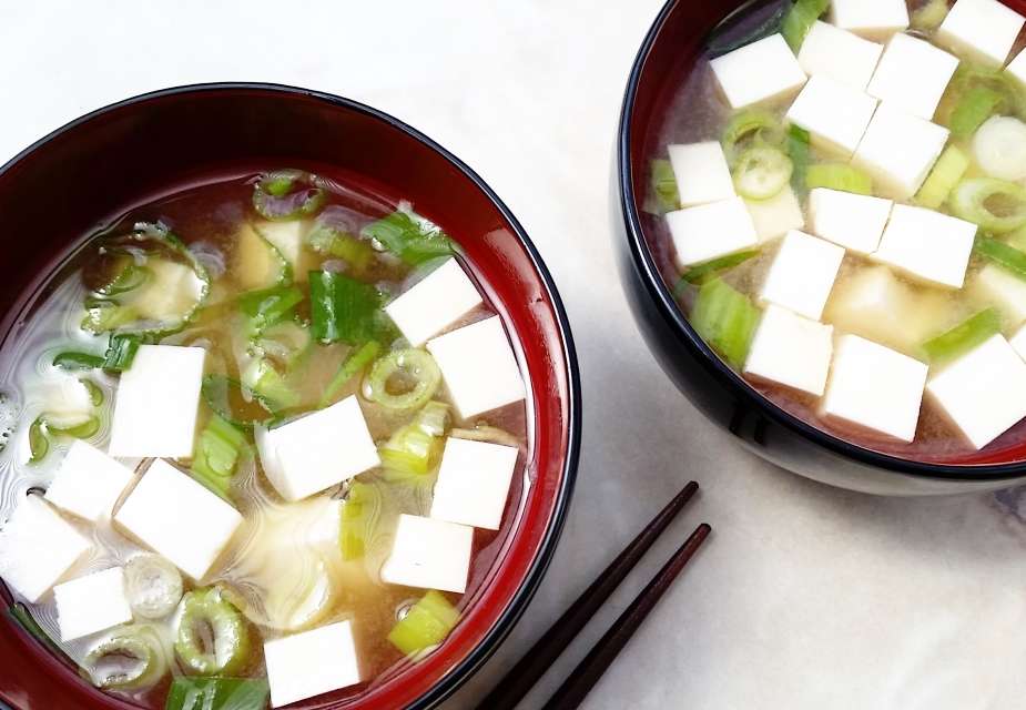 Klassische Miso-Suppe mit Tōfu und Sesam | JAPANDIGEST