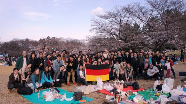 Japanisch-Deutsche Gesellschaft Tokyo Hanami Japaner treffen kennenlernen