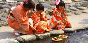 Nagashibina Matsuri Japan Puppen Hinamatsuri Tottori Mochigase