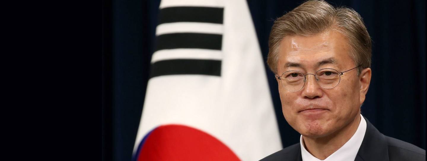 Moon Jae in Japan Abe
