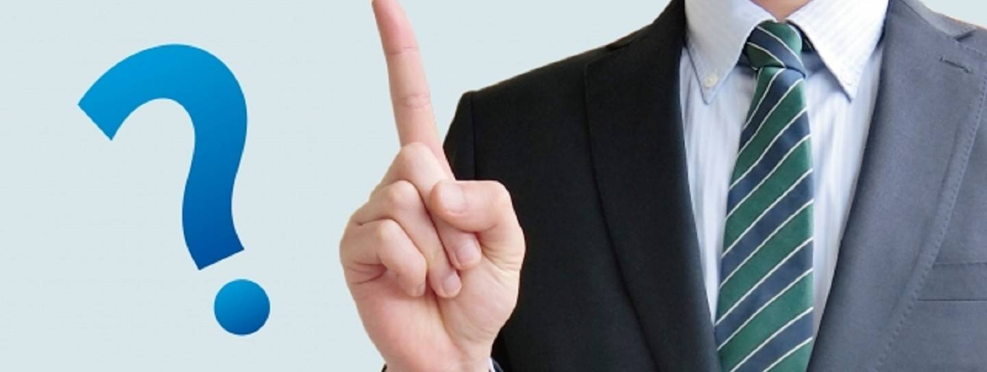 Erhobener Zeigefinger eines Mannes mit Fragezeichen-Illustration