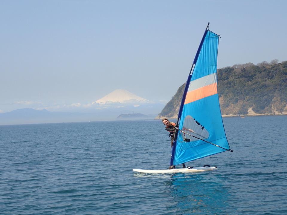 Windsurfen_in_Zushi_COPYRIGHT