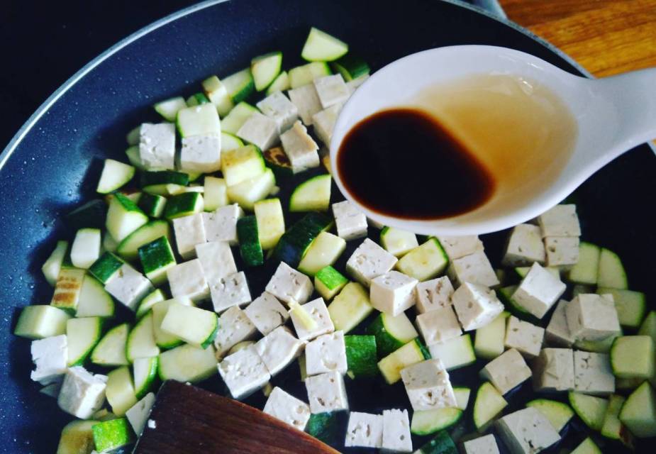 Tofu-Zucchini-Pfanne Zubereitung