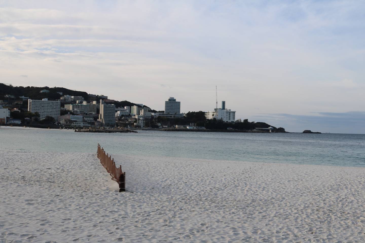 Weißer Strand von Nanki-Shirahama