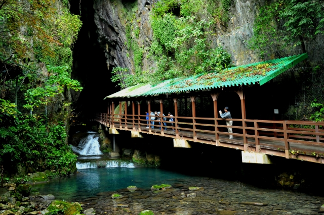 Der Eingang zur Akiyoshido-Höhle