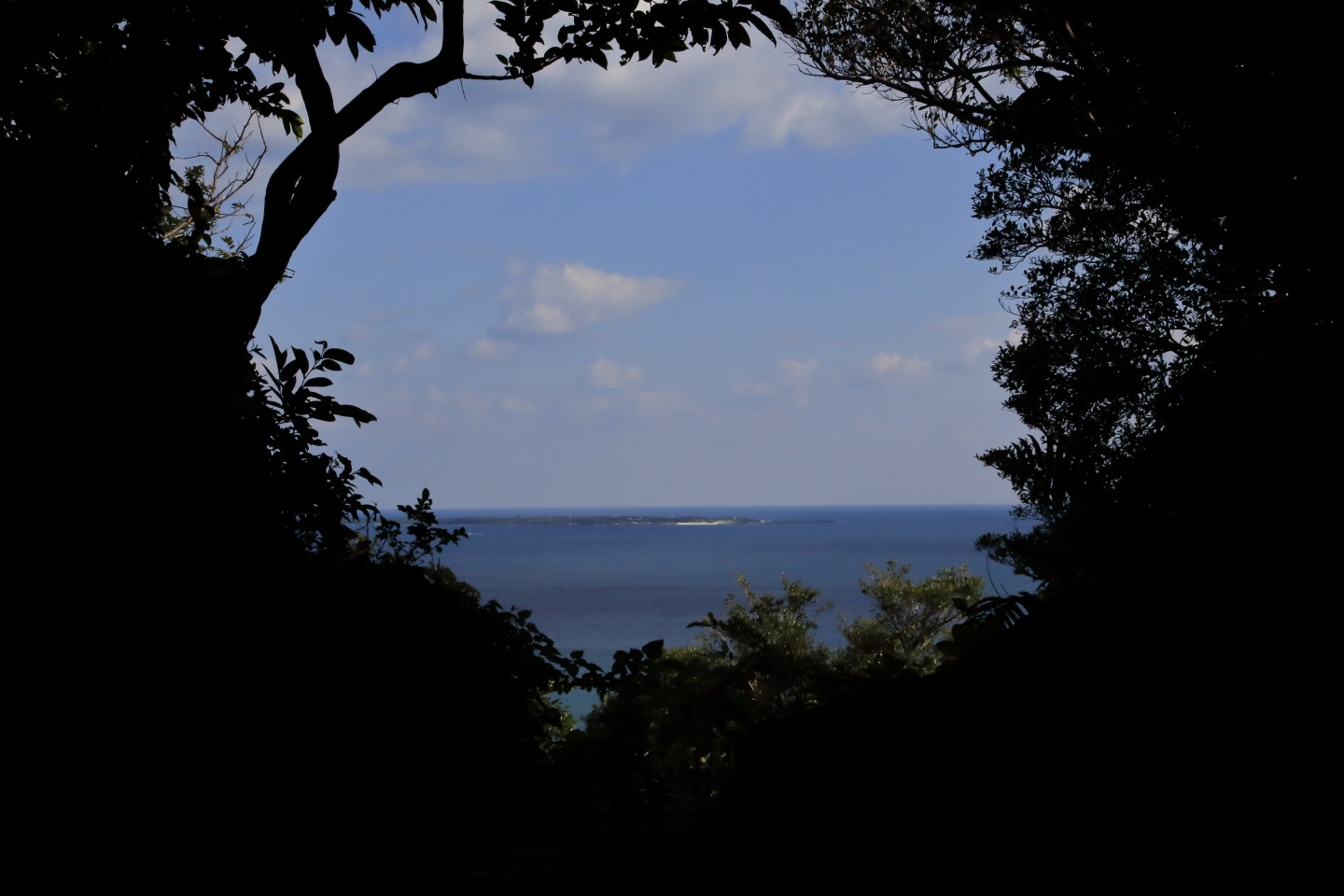 Aussicht auf die vor Sefa Utaki liegende Insel Kudaka