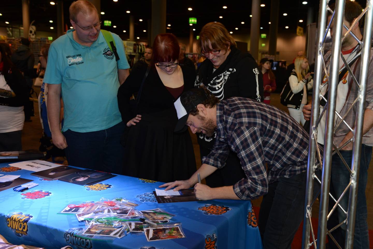 Autogrammstunde bei der German Comic Con mit Fans
