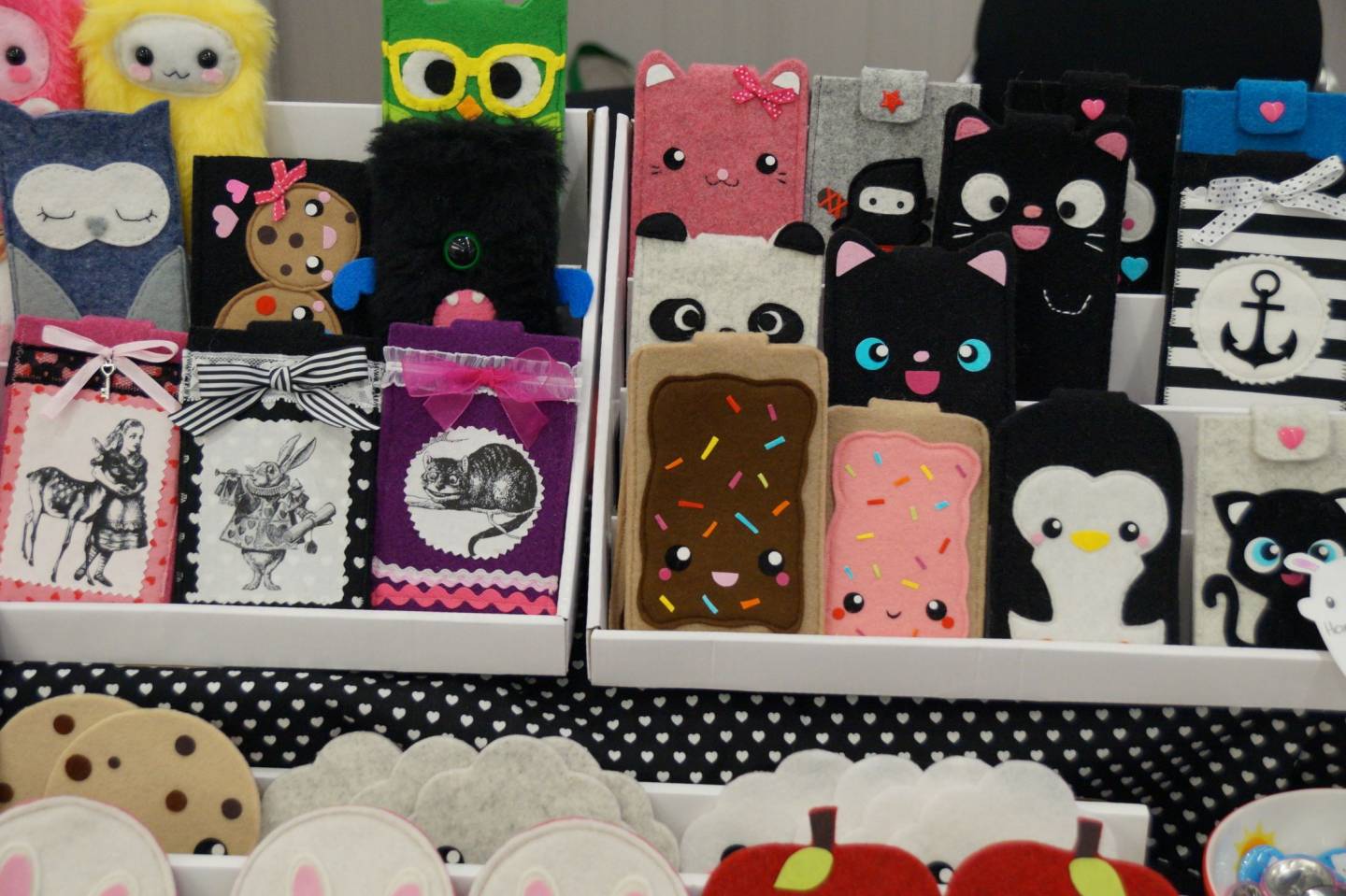 fan-merchandise wird auf der dokomi zum verkauf angeboten