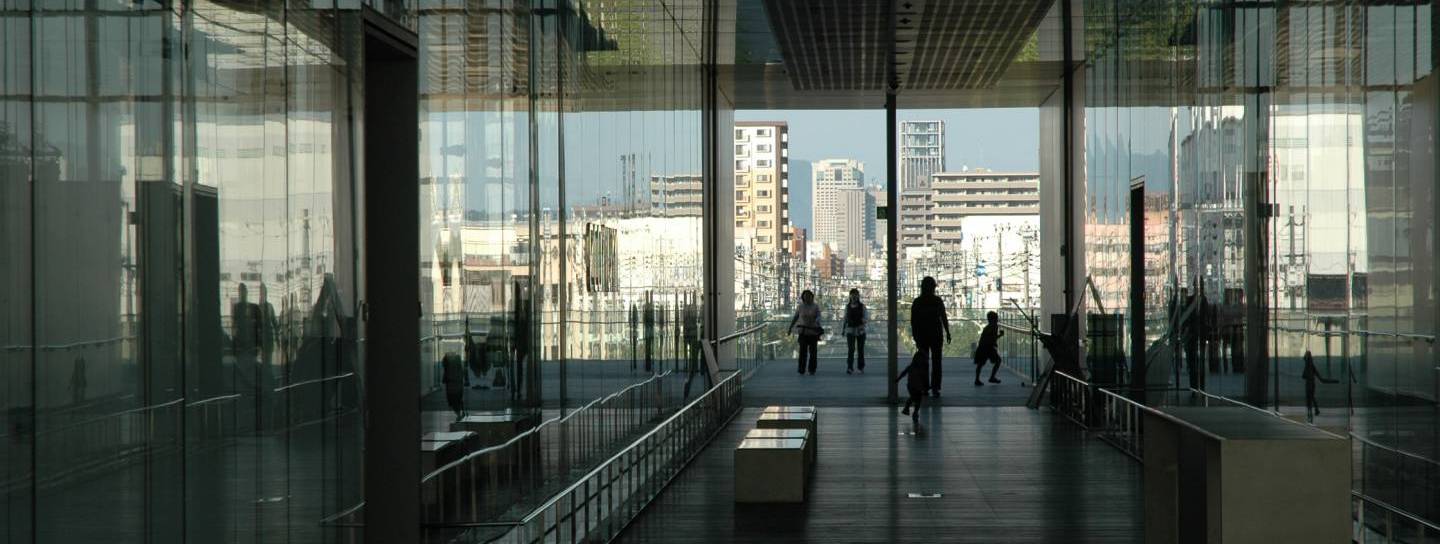 Gläsernes Atrium der Naka Verbrennungsanlage