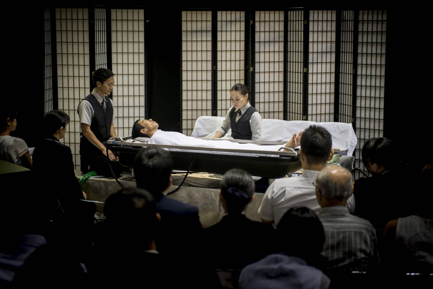 Vorführung einer Reinigung des Leichnams in Tokyo