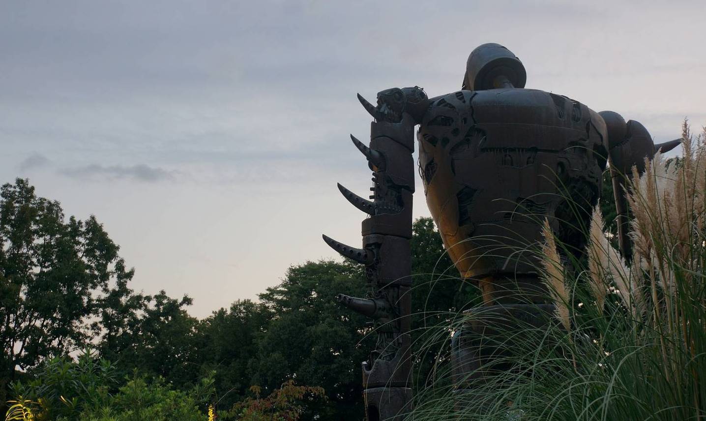 Kupferskulptur auf dem Dach des Museums.