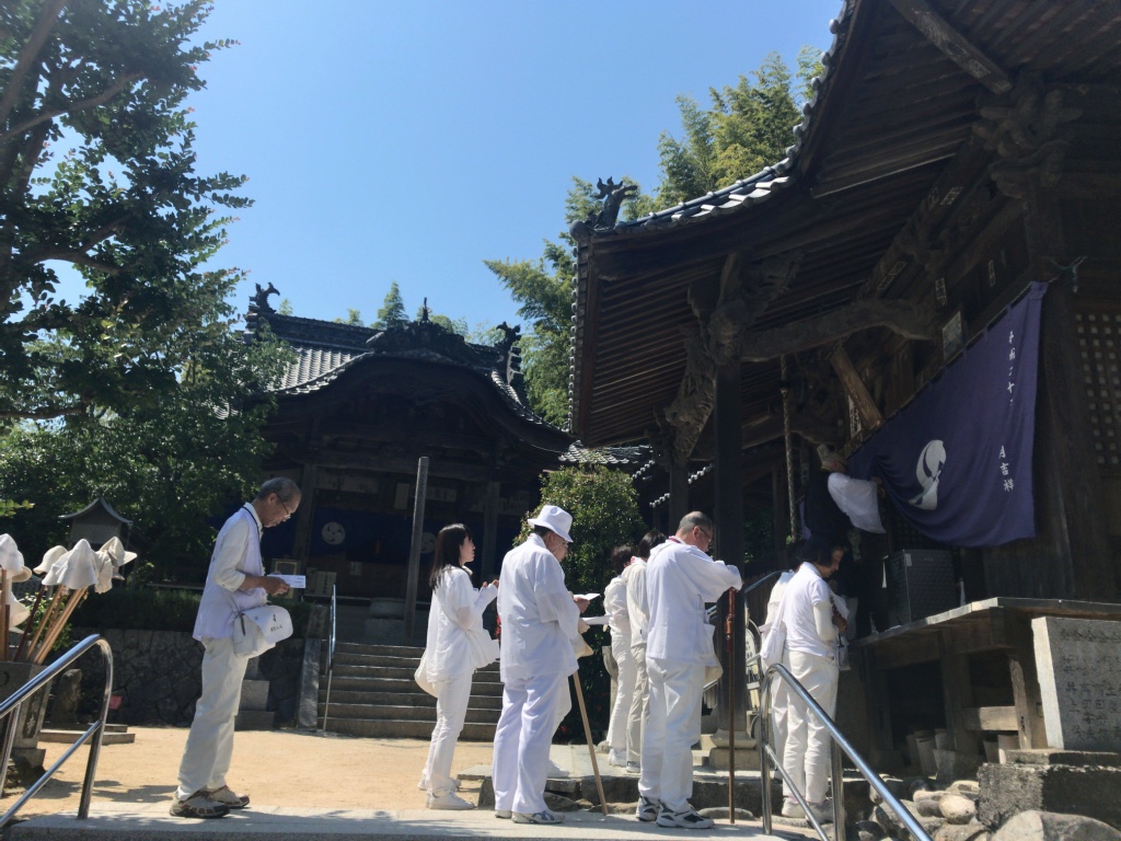 Den Eifuku-ji gibt es angeblich seit der Kōnin-Zeit (810-824), als Kūkai für den Schutz vor Seenot betete.