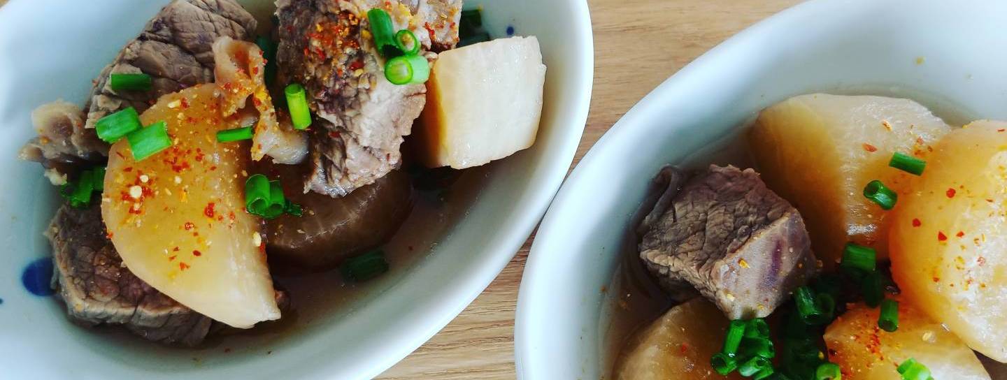 Gekochtes Rindfleisch mit Rettich