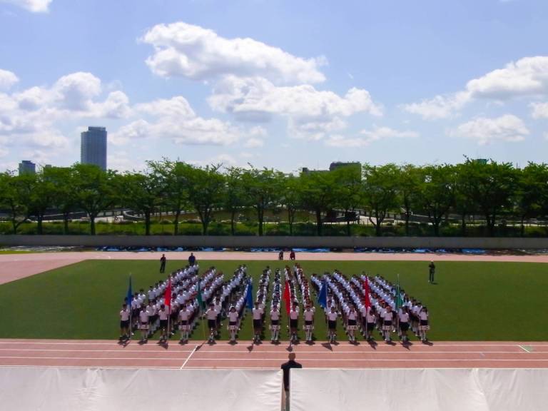 Sportversammlung einer japanischen Mittelschule.