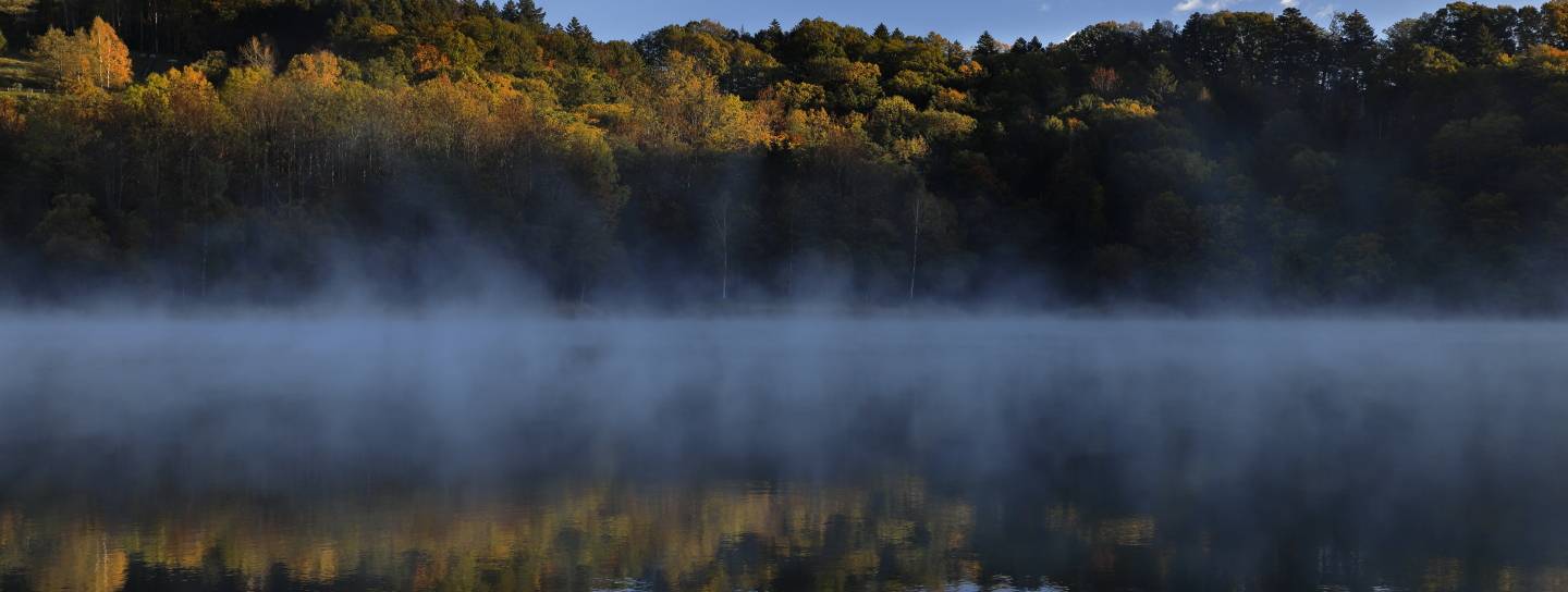 Nebel auf dem Nukabira-See