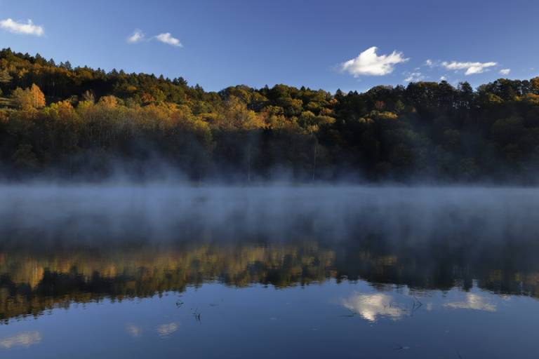 Nebel auf dem Nukabira-See