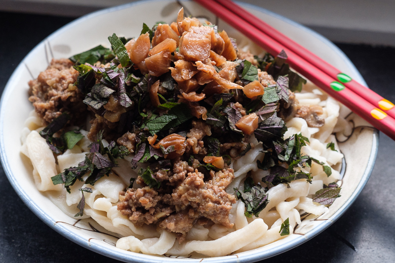 Umeboshi Udon mit japanischer Hackfleischsauce