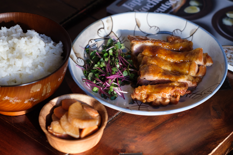 Hähnchen Teriyaki und Joghurt-Miso-Gemüse