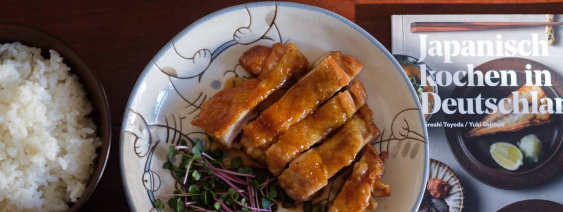 Das Buch "Japanisch kochen in Deutschland" mit Beispielgericht: Chicken Teriyaki + Joghurt-Miso-Gemüse