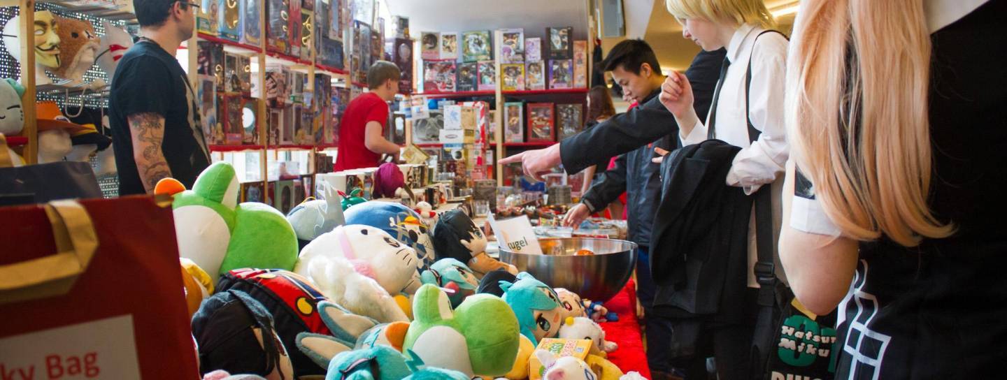 DeDeCo Merchandise Stände