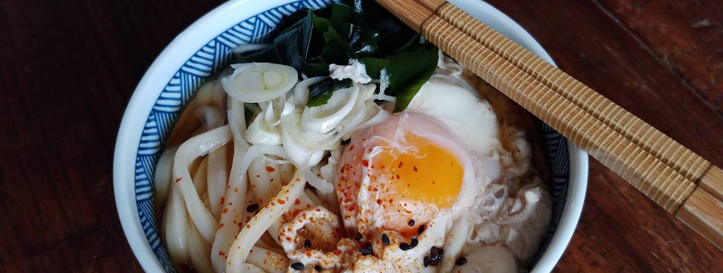 Tsukimi Udon mit Wakame