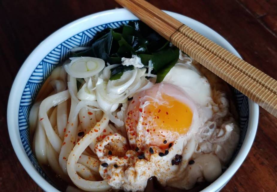 Tsukimi Udon mit Wakame