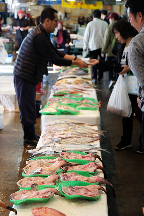 Händler am Nagahama Fischmarkt