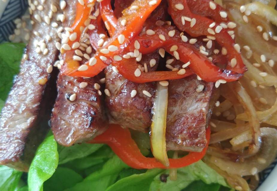 Teriyaki Steak Domburi in Nahaufnahme