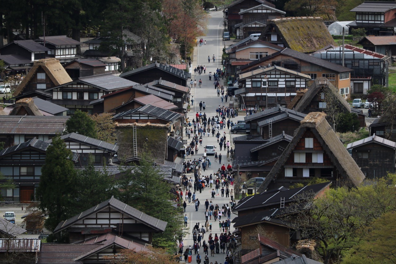 Das Dorf Shirakawago während der Golden Week.