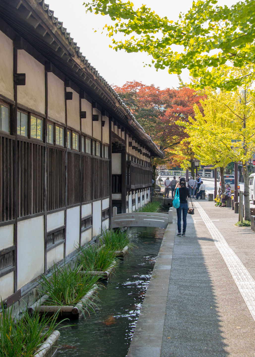 Weg in Tsuwano mit Häusern auf der linken Seite