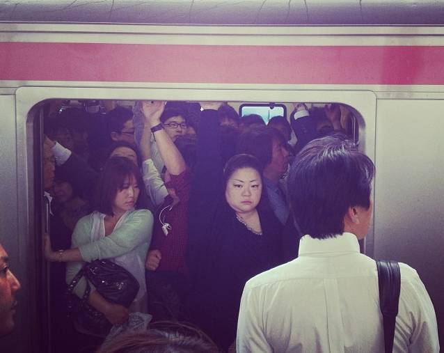 Überfüllte Bahn in Tokyo