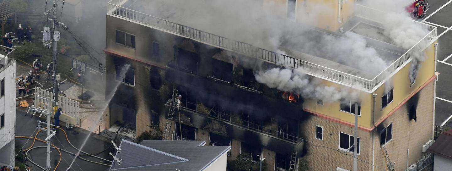 Löscharbeiten bei einem Brand in Kyoto