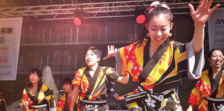 japanische Tanzgruppe auf dem Main Matsuri