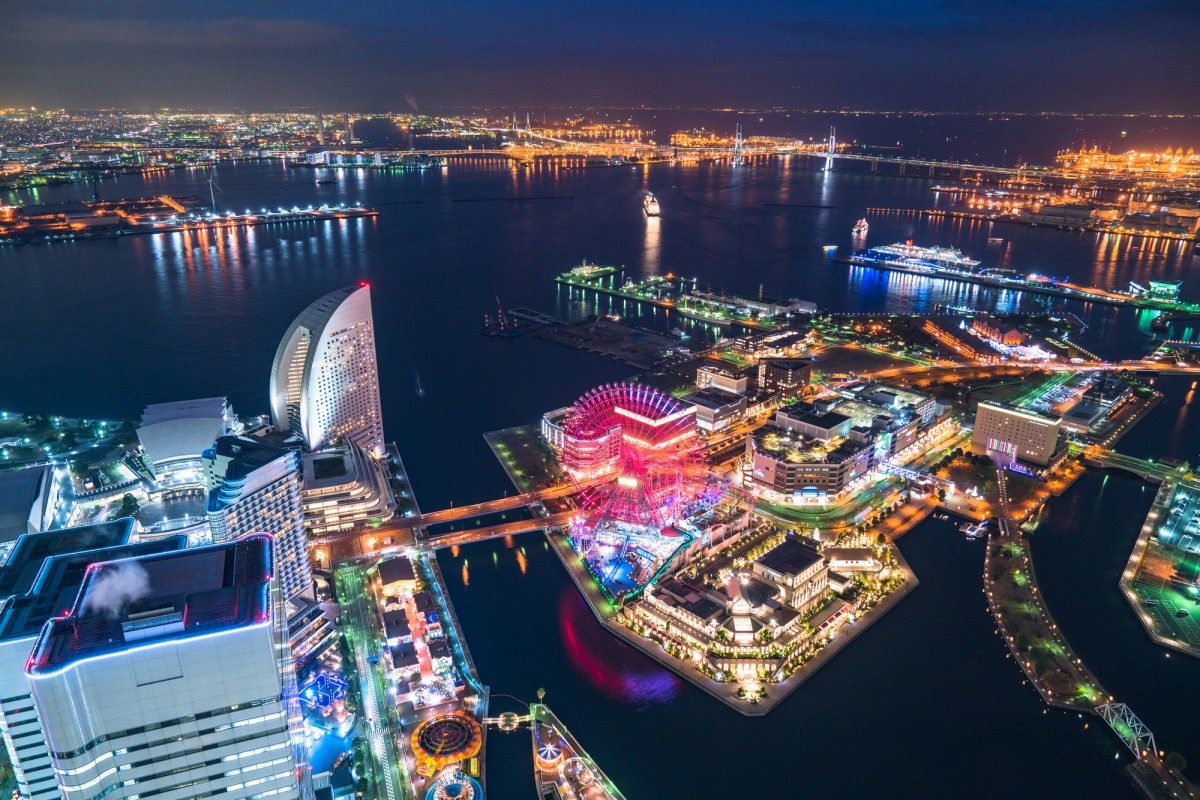 Nächtliche Skyline von Yokohama