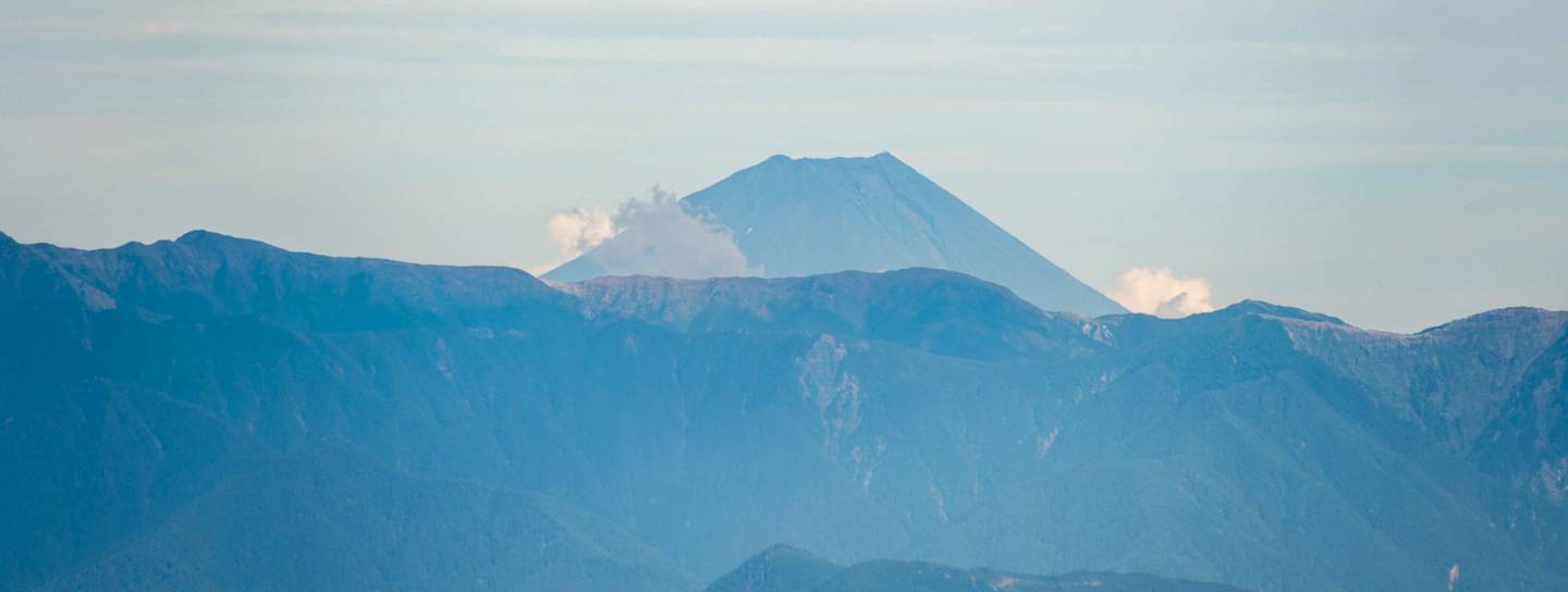 Japanische Alpen mit Fuji im Hintergrund