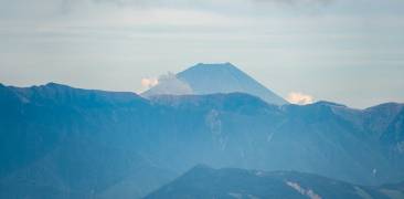 Japanische Alpen mit Fuji im Hintergrund