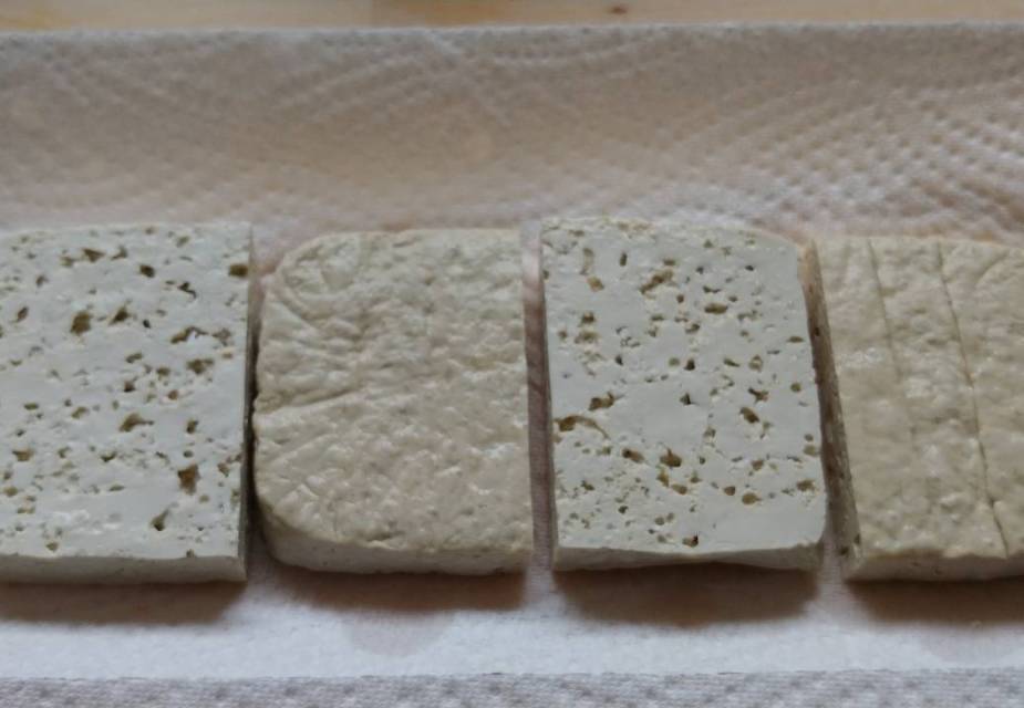 in Scheiben geschnittener Tofu