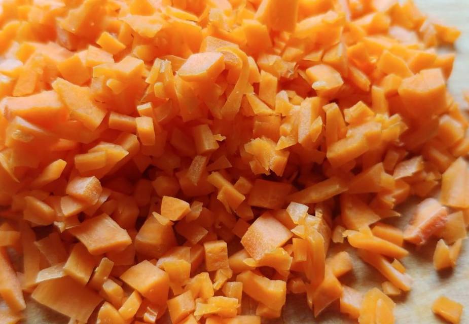 klein gehackte Karotten