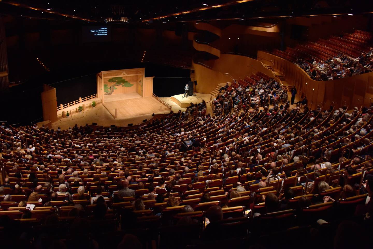 Noh-Bühne in der Kölner Philharmonie