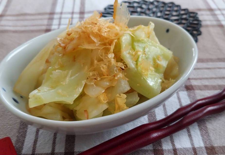 Warmer Kohlsalat mit Miso-Dressing | JAPANDIGEST