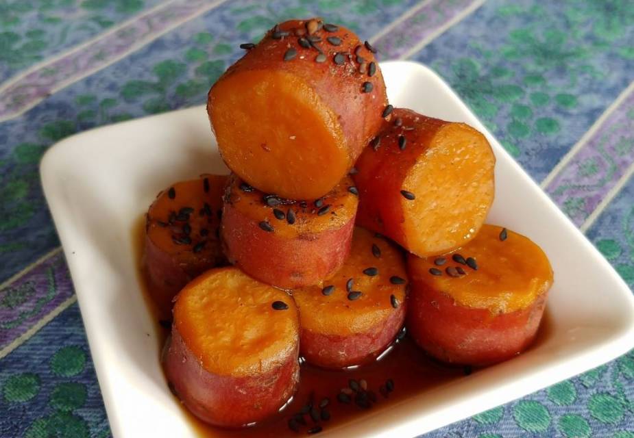 Gekochte Süßkartoffeln in herzhaft-süßer Sauce
