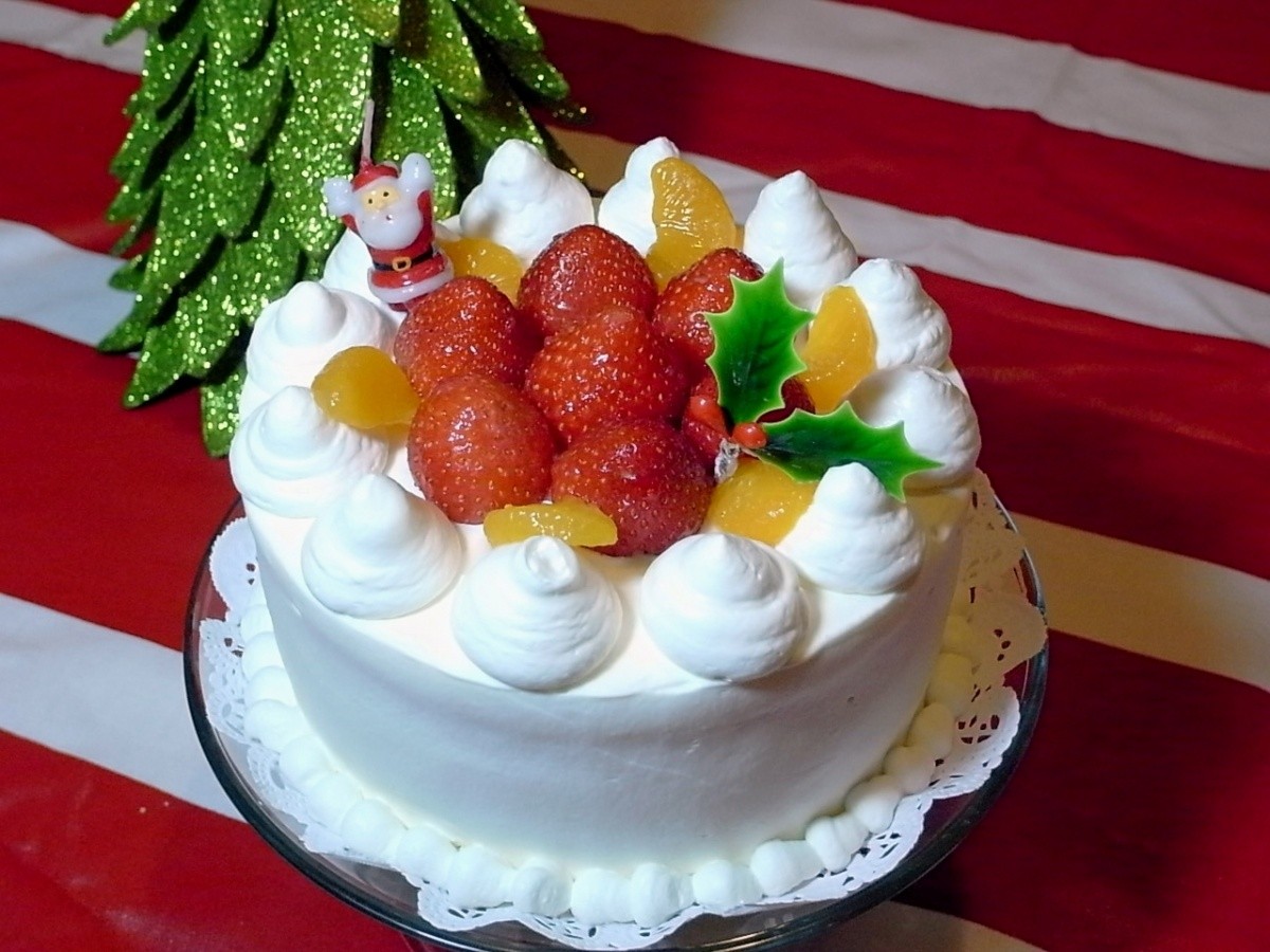 Japanische Weihnachtstorte mit Erdbeeren