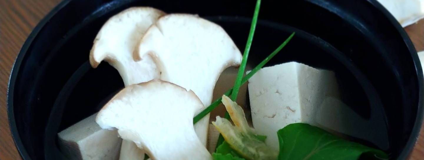 Tofu-Suppe mit Pilzen